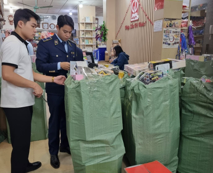 Liên tiếp thu giữ hàng loạt các sản phẩm đồ chơi trẻ em không có dấu chứng nhận hợp quy